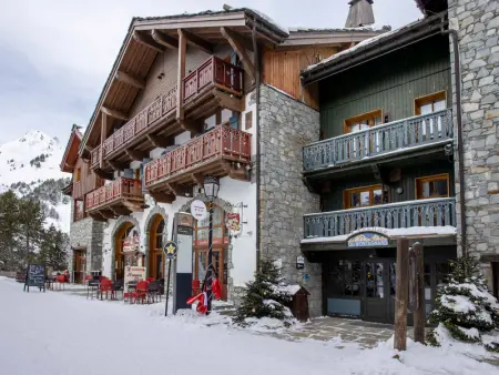 Appartement skis aux pieds, 4 ch, 10 pers, piscine, jacuzzi, WiFi - Photo 23