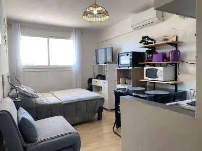 Appartement à Balaruc les Bains, Studio confort avec climatisation et wifi à Balaruc-les-Bains - L1030916