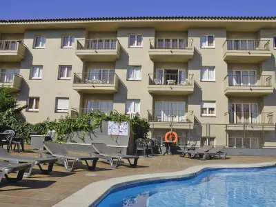 Appartement à L'Estartit, Appartement à 300m de la plage avec piscine, clim et WiFi gratuits - Torroella de Montgrí - L1031008