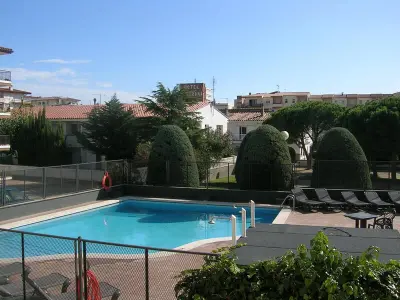 Appartement à L'Estartit, Appartement cosy à 300m de la plage avec piscine, terrasse, climatisation et WiFi gratuit - L1031025