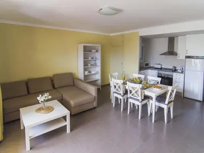 Appartement à L'Estartit, Appartement Rénové avec Piscine, Jardin et Wi-Fi à 600m de la Plage - L1031043