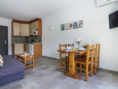 Appartement à Platja d'Aro, Appartement rénové, proche plage, piscine, clim, parking, WiFi gratuit, 2 chambres - L1031056