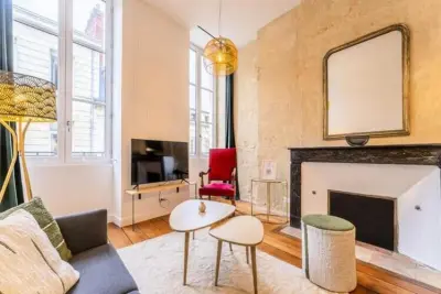 Apartamento en Bordeaux, Charmant Et Rayonnant Appartement De 55 M² Situé Dans Le Coeur De Bordeaux - L1032834