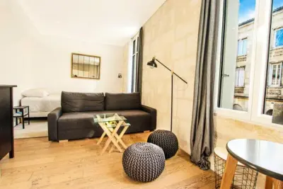 Appartement à BORDEAUX, Superbe Appartement Climatisé En Plein Cœur Des Chartrons - L1033072