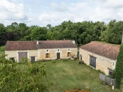 Gite à Saint Front de Pradoux, Gîte en pierre charmeur avec WiFi et jardin au cœur du Périgord FR-1-616-422 N°1034103