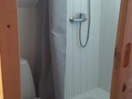 Cabane avec jacuzzi privatif et accès à ferme pédagogique - Photo 2