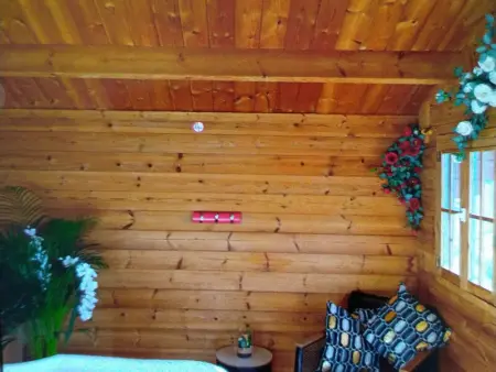 Cabane avec jacuzzi privatif et accès à ferme pédagogique - Photo 3