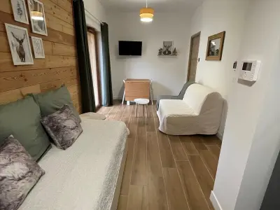 Appartement à Vars, Studio moderne avec terrasse, parking et WiFi à 5min des pistes - L1034665