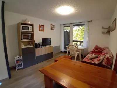 Appartement à Les Carroz d'Arâches, Studio cabine rénové près ski bus, 4 couchages FR-1-572-301 N°1034871