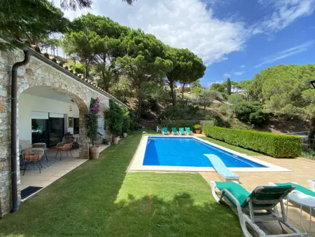 Alquiler villa con piscina en Begur, Maison 8 personnes à Begur - Photo 2