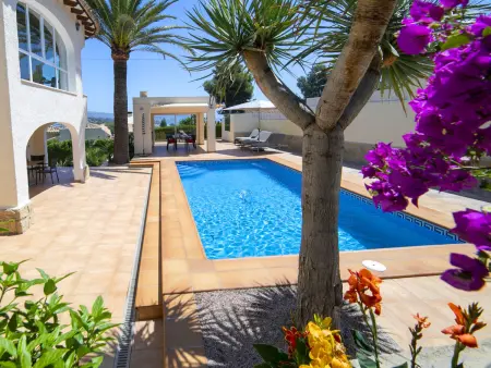 Villa El Descanso, belle maison moderne avec grand jardin et piscine - Photo 6