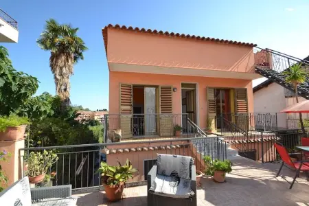 Casa con Terrazza, Maison à Giardini Naxos près de la Plage - Photo 1