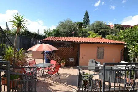 Casa con Terrazza, Maison à Giardini Naxos près de la Plage - Photo 3