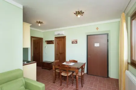 Salice, Appartement à Monte del Lago près de Trasimène - Photo 2