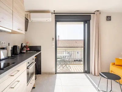 Appartement à Le Lavandou, Charmant studio rénové au cœur du Lavandou avec clim et terrasse - L1038327