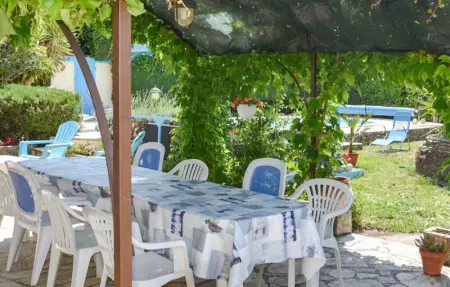 Location Maison 6 personnes à Fontvieille - Photo 1