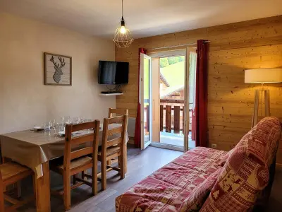 Appartement à Les Gets, Charmant T2 rénové au cœur des Gets avec balcon et parking - L1039406