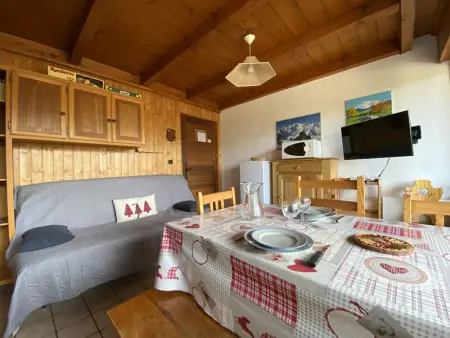 Appartement cosy 1 chambre avec balcons, proche pistes, parking inclus - Photo 2