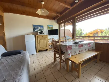 Appartement cosy 1 chambre avec balcons, proche pistes, parking inclus - Photo 3