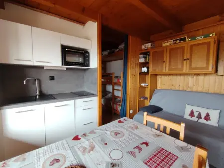 Appartement cosy 1 chambre avec balcons, proche pistes, parking inclus - Photo 6