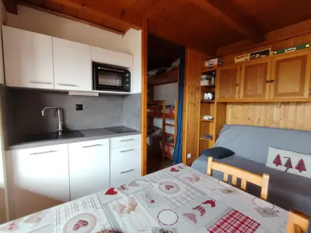 Appartement cosy 1 chambre avec balcons, proche pistes, parking inclus - Photo 8