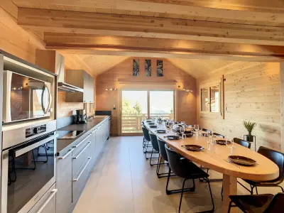 Chalet à La Toussuire, Superbe chalet pour 14 pers. avec spa, sauna, skis aux pieds, wifi gratuit - L1044168