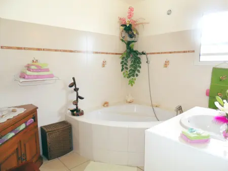 Gîte confortable avec piscine partagée et accès PMR à Petite-Île - Photo 3