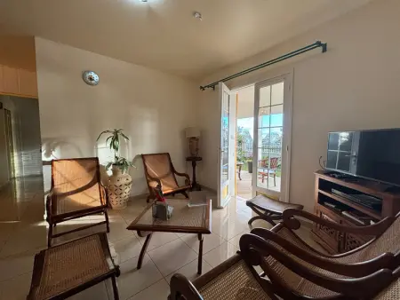 Gîte confortable avec piscine partagée et accès PMR à Petite-Île - Photo 8