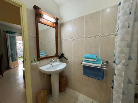 Gîte confortable avec piscine partagée et accès PMR à Petite-Île - Photo 21