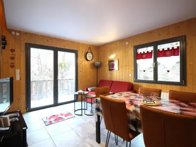 Chalet à Mont Dore, Chalet au Mont-Dore, 8 pers, 3 ch, animaux admis, parking, terrasse, proche centre FR-1-608-281 N°1045488