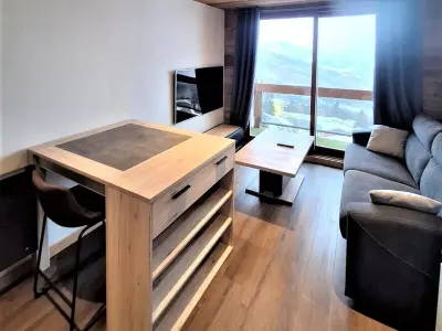 Appartement à Le Corbier, Studio skis aux pieds, balcon, piscine & Wifi - L1045544