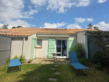 Maison rénovée près de la mer avec 2 piscines, parking et animaux acceptés - Photo 1