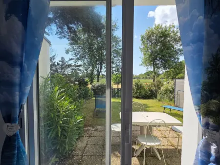 Maison rénovée près de la mer avec 2 piscines, parking et animaux acceptés - Photo 8