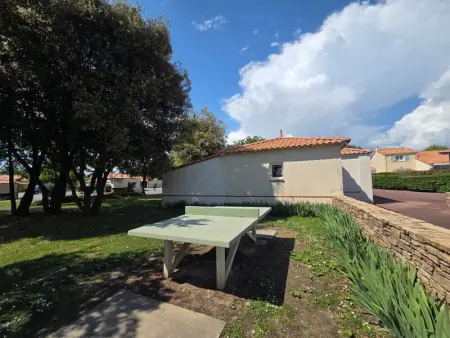Maison rénovée près de la mer avec 2 piscines, parking et animaux acceptés - Photo 12