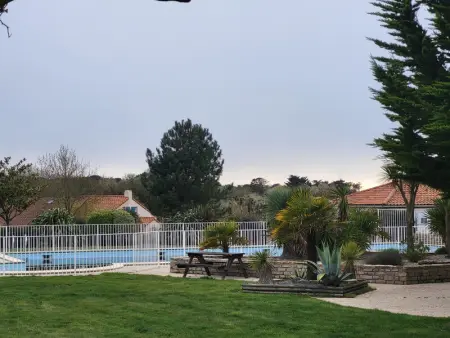 Maison rénovée près de la mer avec 2 piscines, parking et animaux acceptés - Photo 22