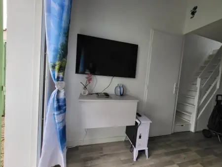 Maison rénovée près de la mer avec 2 piscines, parking et animaux acceptés - Photo 23