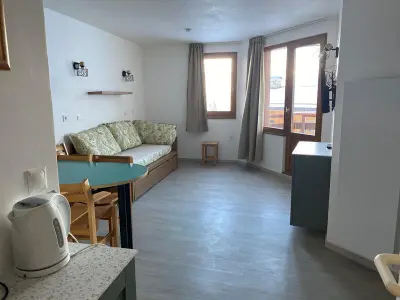 Appartement à La Tania, Appart rénové cœur station, skis aux pieds, parking, animaux admis - L1045748