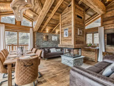 Chalet à Saint Bon Tarentaise, Chalet spacieux près des pistes avec cheminée et WiFi, Courchevel - L1045758