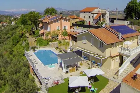 Oleandro, Manoir dans les Abruzzes avec piscine et jardin - Photo 10