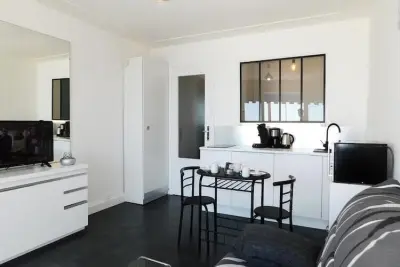 Appartement à Juan les pins, Beau T1 Bis Climatisé 