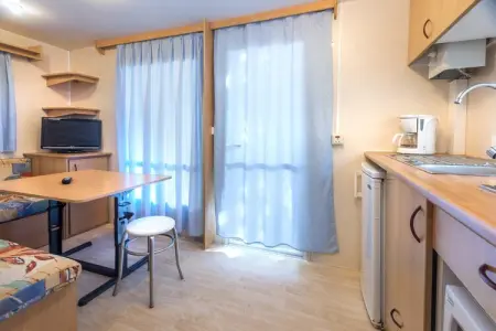 Camping Solmar-COTTAGE, Chalet au Camping Solmar avec terrasse - Photo 9