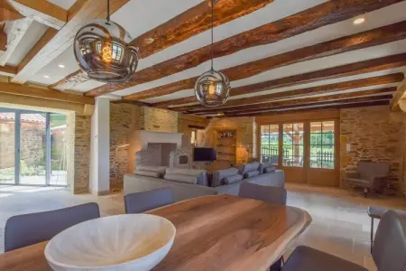 Gite Brouillac, Chalet au sommet d'une colline avec piscine - Photo 1