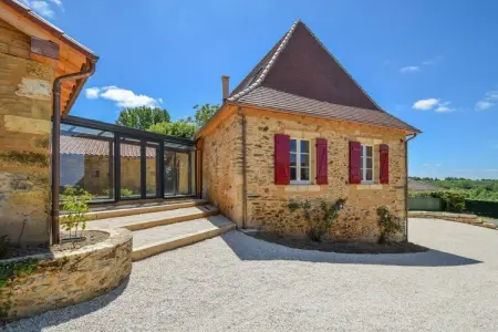 Gite Brouillac, Chalet au sommet d'une colline avec piscine - Photo 2