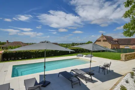 Gite Brouillac, Chalet au sommet d'une colline avec piscine - Photo 3