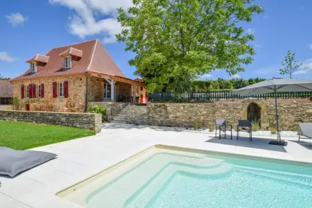 Gite Brouillac, Chalet au sommet d'une colline avec piscine - Photo 4