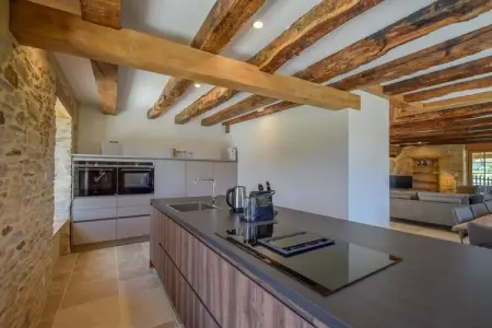 Gite Brouillac, Chalet au sommet d'une colline avec piscine - Photo 9