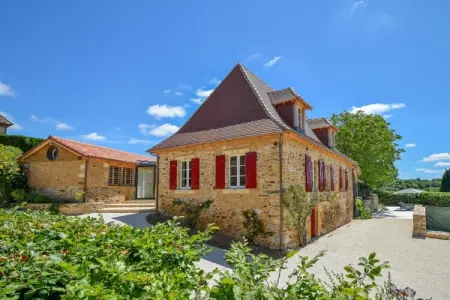 Gite Brouillac, Chalet au sommet d'une colline avec piscine - Photo 10