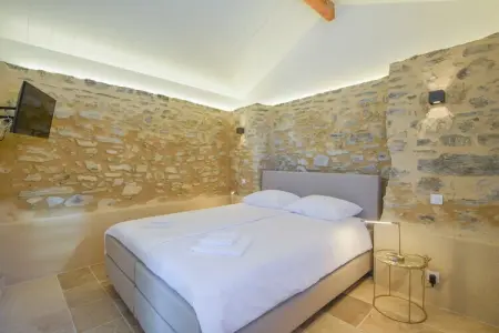 Gite Brouillac, Chalet au sommet d'une colline avec piscine - Photo 14