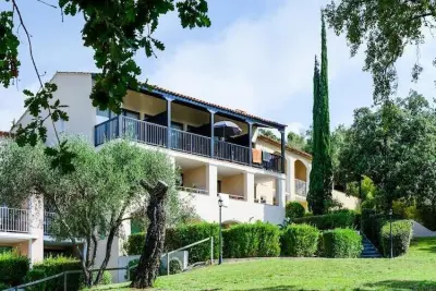 Appartement à GRIMAUD, Résidence Pierre & Vacances Les Parcs de Grimaud *** - L1051359