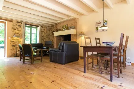 La Petite Maison, Gîte à Chaleix près de forêt et lac - Photo 1